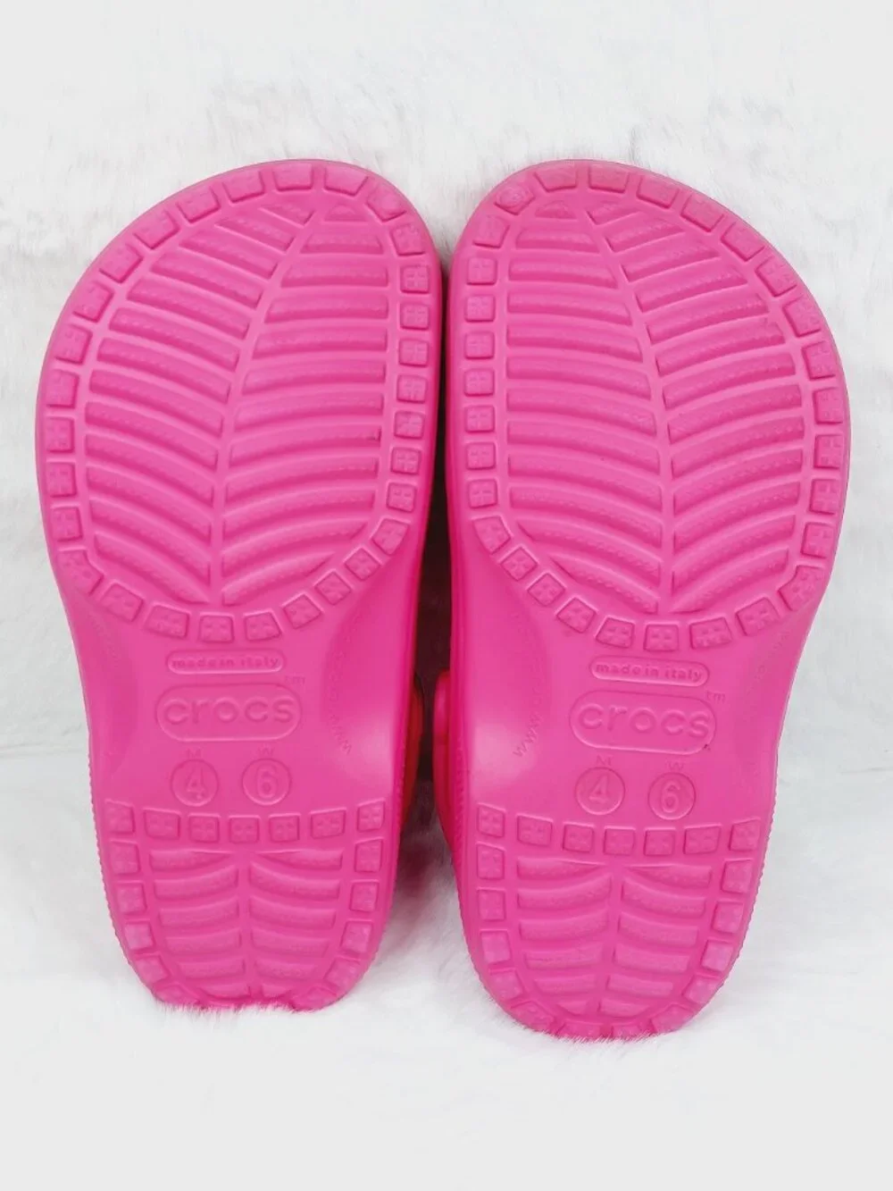 Crocs Girls Kids Vibrant Pink Croslite Lightweight Classic Slip-On Clogs Size 6